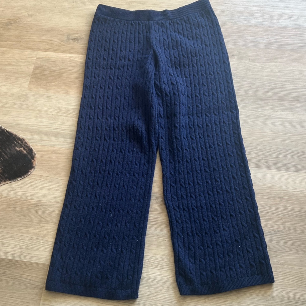 NWT Gap ‘CashmereSoft’ Navy Cable Knit Pants • LG